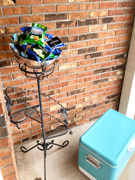 Doorstep-stand-with-snacks-and-tracts_275x